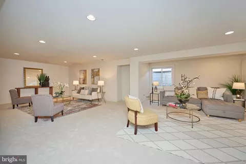 Living - 6910 Bitterroot Ct, Gainesville, VA 20155 photo 6 of 12