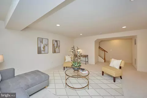 Living - 6910 Bitterroot Ct, Gainesville, VA 20155 photo 10 of 12