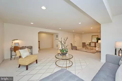 Living - 6910 Bitterroot Ct, Gainesville, VA 20155 photo 11 of 12