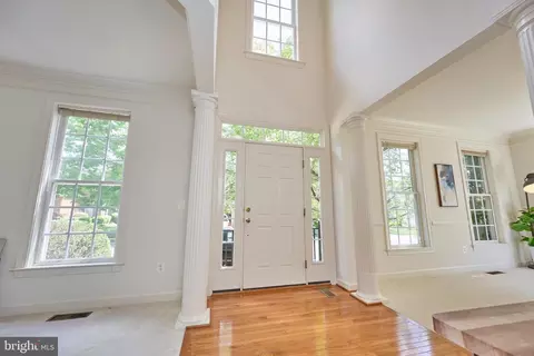 Entry Way - 6910 Bitterroot Ct, Gainesville, VA 20155 photo 3 of 7