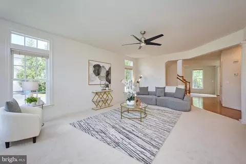 Living - 6910 Bitterroot Ct, Gainesville, VA 20155 photo 4 of 12