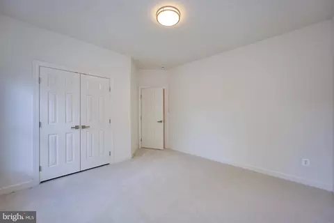 Bedroom - 6910 Bitterroot Ct, Gainesville, VA 20155 photo 4 of 8