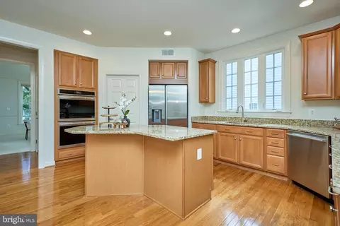 Kitchen - 6910 Bitterroot Ct, Gainesville, VA 20155 photo 2 of 4