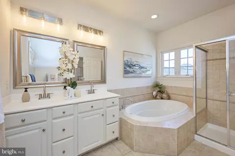 Bath - 6910 Bitterroot Ct, Gainesville, VA 20155 photo 2 of 6