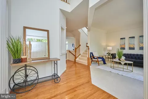 Entry Way - 6910 Bitterroot Ct, Gainesville, VA 20155 photo 1 of 7