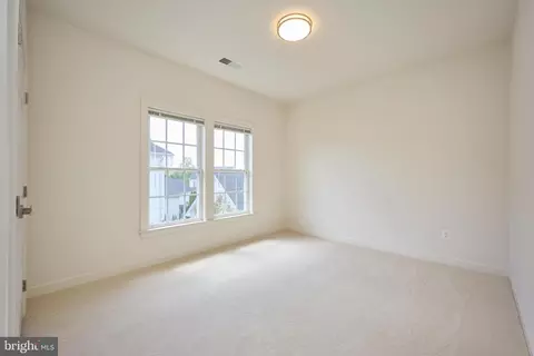 Bedroom - 6910 Bitterroot Ct, Gainesville, VA 20155 photo 7 of 8