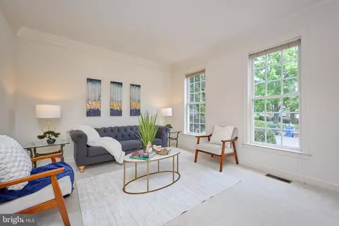 Living - 6910 Bitterroot Ct, Gainesville, VA 20155 photo 5 of 12