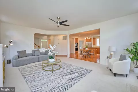 Living - 6910 Bitterroot Ct, Gainesville, VA 20155 photo 3 of 12