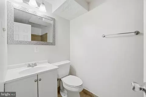 Bath - 7526 Campbell Ct, Manassas, VA 20109 photo 3 of 3