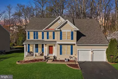 Exterior - 3308 Mccorkle Ct, Triangle, VA 22172 photo 3 of 8