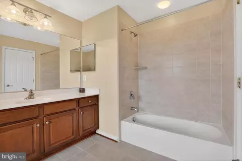 Entry Way - 3308 Mccorkle Ct, Triangle, VA 22172 photo 8 of 12