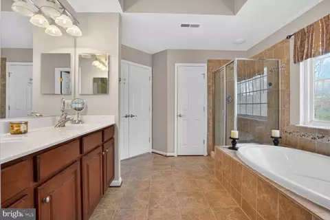 Entry Way - 3308 Mccorkle Ct, Triangle, VA 22172 photo 6 of 12