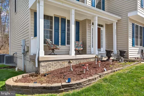Exterior - 3308 Mccorkle Ct, Triangle, VA 22172 photo 4 of 8