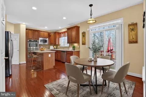 Dining - 3308 Mccorkle Ct, Triangle, VA 22172 photo 3 of 4