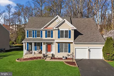 Exterior - 3308 Mccorkle Ct, Triangle, VA 22172 photo 2 of 8