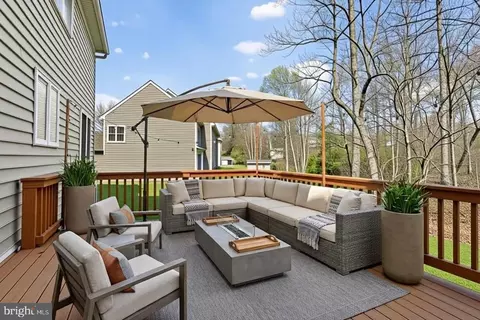 Exterior - 3308 Mccorkle Ct, Triangle, VA 22172 photo 6 of 8