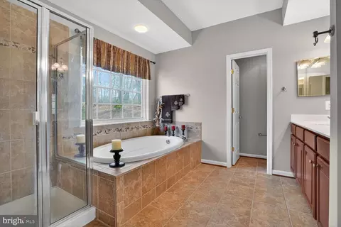 Bath - 3308 Mccorkle Ct, Triangle, VA 22172 photo 1 of 4