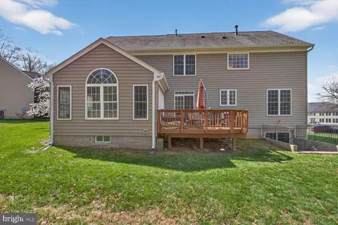 Exterior - 3308 Mccorkle Ct, Triangle, VA 22172 photo 5 of 8