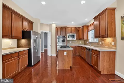 Kitchen - 3308 Mccorkle Ct, Triangle, VA 22172 photo 3 of 6