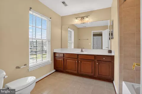 Entry Way - 3308 Mccorkle Ct, Triangle, VA 22172 photo 7 of 12