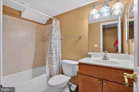 Bath - 3308 Mccorkle Ct, Triangle, VA 22172 photo 4 of 4