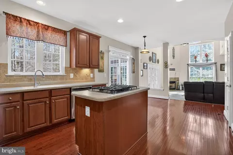 Kitchen - 3308 Mccorkle Ct, Triangle, VA 22172 photo 6 of 6