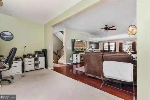 Entry Way - 7828 Cedar Branch Dr, Gainesville, VA 20155 photo 2 of 4