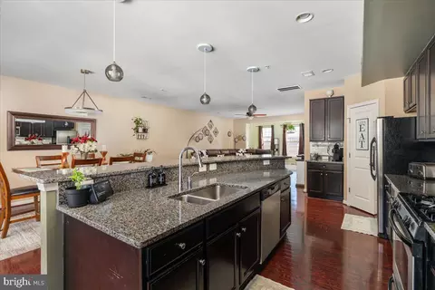 Kitchen - 7828 Cedar Branch Dr, Gainesville, VA 20155 photo 4 of 5
