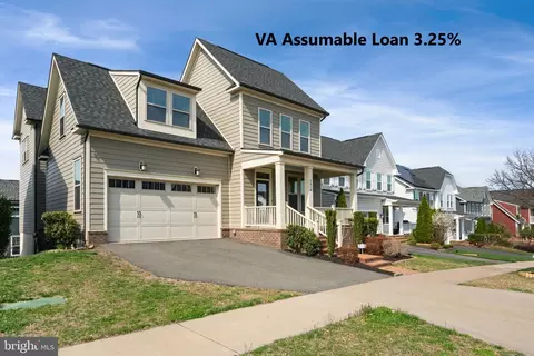 2416 Glouster Pointe Dr, Dumfries, VA 22026