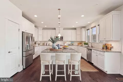 2416 Glouster Pointe Dr, Dumfries, VA 22026