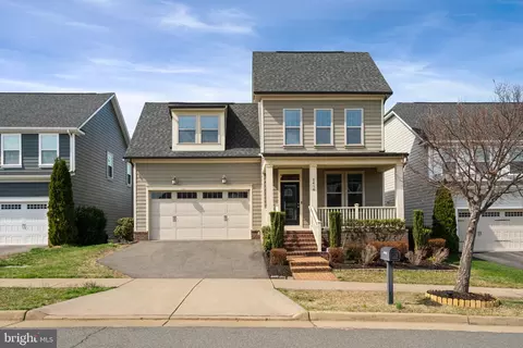2416 Glouster Pointe Dr, Dumfries, VA 22026