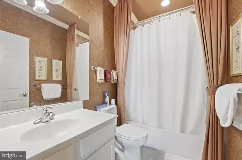 Bath - 9709 Seafield Pl, Bristow, VA 20136 photo 1 of 6