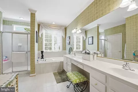Bath - 9709 Seafield Pl, Bristow, VA 20136 photo 2 of 6