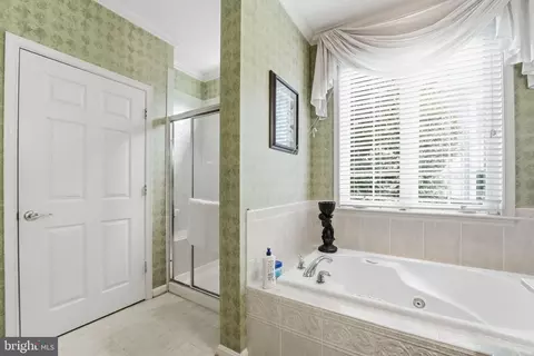 Bath - 9709 Seafield Pl, Bristow, VA 20136 photo 3 of 6