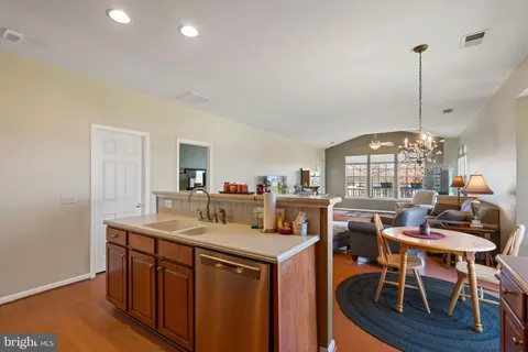 Kitchen - 16441 Sparkling Brook Loop, Dumfries, VA 22025 photo 3 of 4