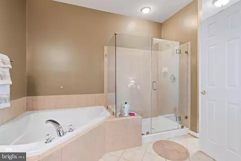 Bath - 16441 Sparkling Brook Loop, Dumfries, VA 22025 photo 3 of 4