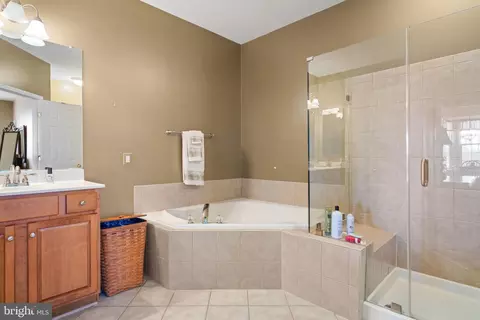 Bath - 16441 Sparkling Brook Loop, Dumfries, VA 22025 photo 1 of 4