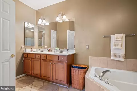 Bath - 16441 Sparkling Brook Loop, Dumfries, VA 22025 photo 2 of 4