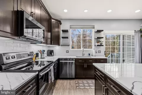 Kitchen - 2932 Nicely Ct, Dumfries, VA 22026 photo 2 of 7