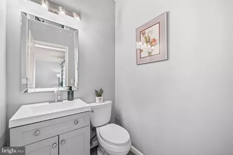 Entry Way - 2932 Nicely Ct, Dumfries, VA 22026 photo 10 of 10