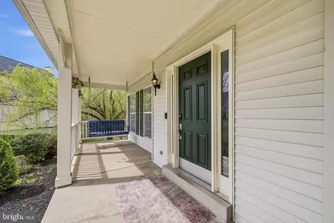 Exterior - 2932 Nicely Ct, Dumfries, VA 22026 photo 5 of 8