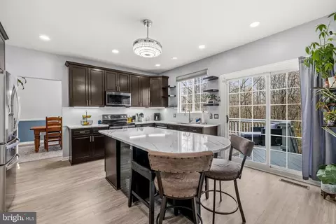Kitchen - 2932 Nicely Ct, Dumfries, VA 22026 photo 7 of 7