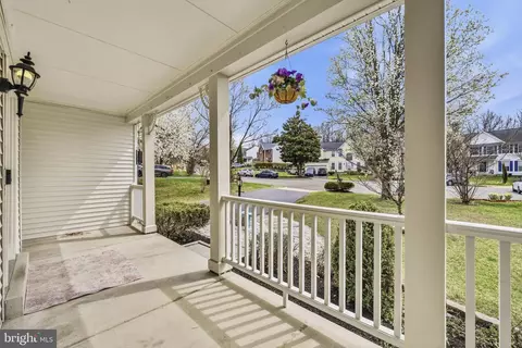 Exterior - 2932 Nicely Ct, Dumfries, VA 22026 photo 4 of 8