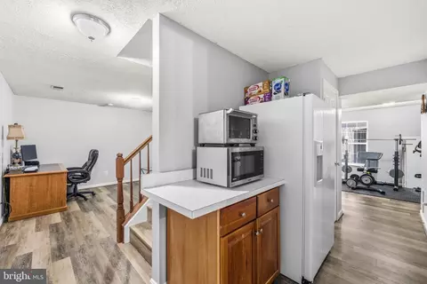 Entry Way - 2932 Nicely Ct, Dumfries, VA 22026 photo 6 of 10