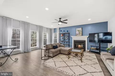 Living - 2932 Nicely Ct, Dumfries, VA 22026 photo 1 of 1