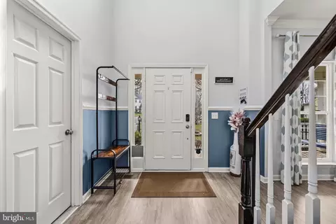 Entry Way - 2932 Nicely Ct, Dumfries, VA 22026 photo 1 of 10