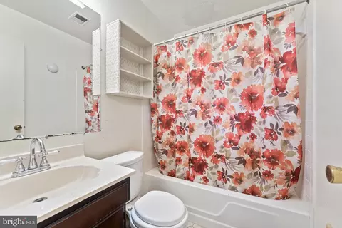 Bath - 7202 Danny Ln, Manassas, VA 20112 photo 3 of 3