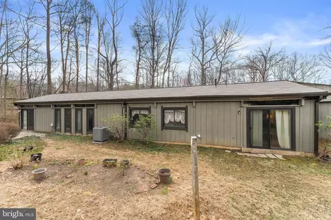 Exterior - 7202 Danny Ln, Manassas, VA 20112 photo 9 of 12