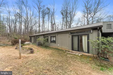 Exterior - 7202 Danny Ln, Manassas, VA 20112 photo 10 of 12