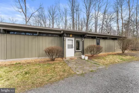 Exterior - 7202 Danny Ln, Manassas, VA 20112 photo 3 of 12